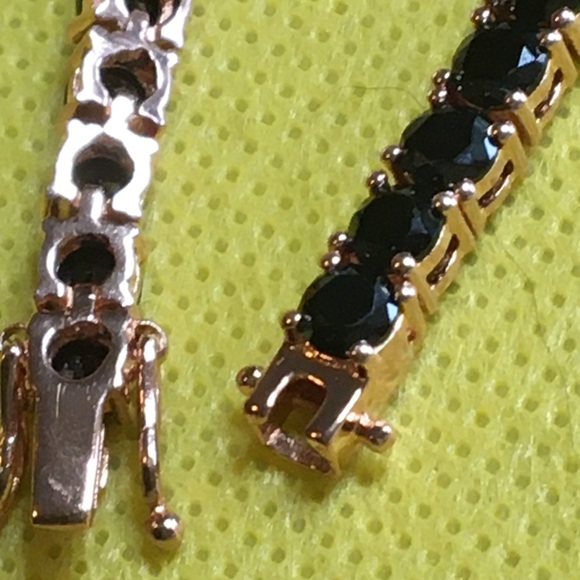 Spinel in Rose Gold - Picture 1 of 11